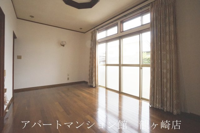 双葉Aハウスの居間・リビング