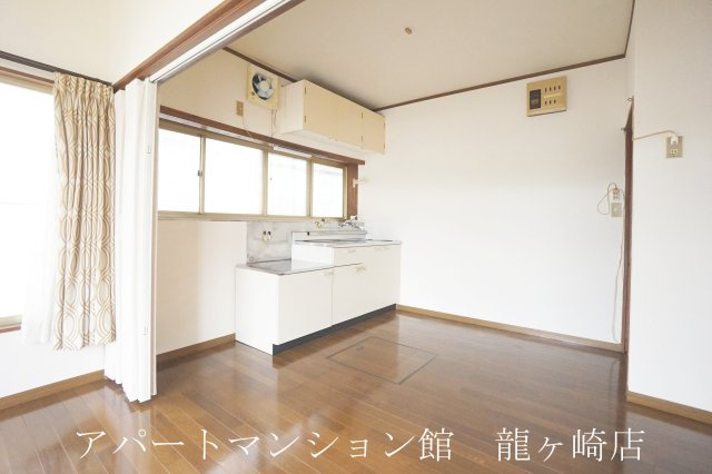 双葉Aハウスの居間・リビング