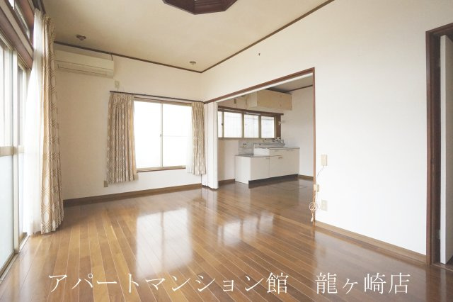 双葉Aハウスの居間・リビング
