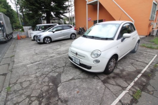 ル・レーヴ御幸の駐車場