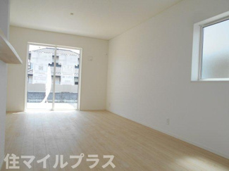 【居間・リビング】 | 郡山市久留米3丁目新築一戸建て2棟 | ゆったり過ごせるリビングです