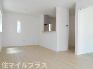 【居間・リビング】 | 郡山市久留米3丁目新築一戸建て2棟 | ゆったりとしたリビングです