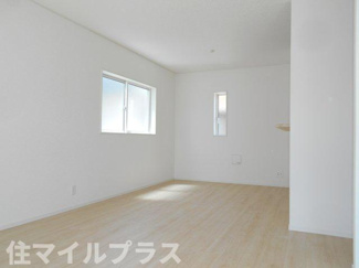 【居間・リビング】 | 郡山市久留米3丁目新築一戸建て2棟 | ゆったり過ごせるリビングです