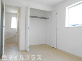 【洋室】 | 郡山市久留米3丁目新築一戸建て2棟 | 落ち着いた色調の洋室です