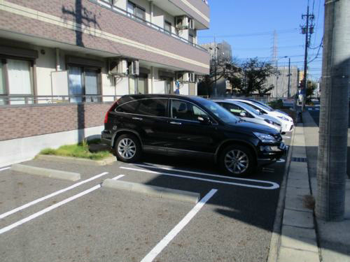 アヴァンセの駐車場