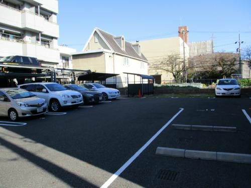 アヴァンセの駐車場