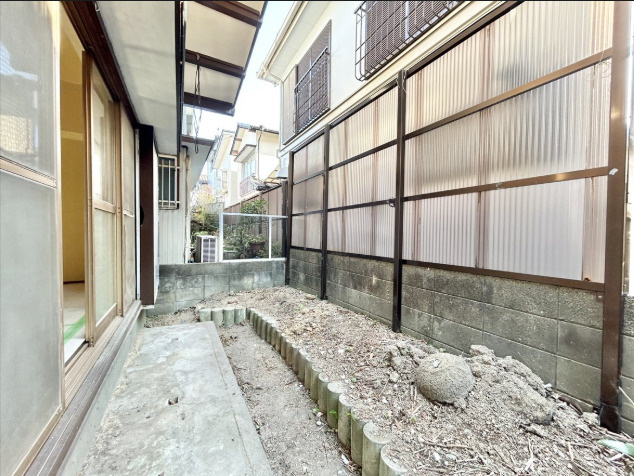 「全居室6帖以上」高知市北竹島町　中古一戸建ての庭|家庭菜園に最適な庭スペース！