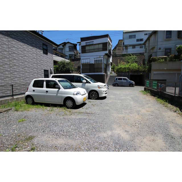 アムール リーヴェロの駐車場