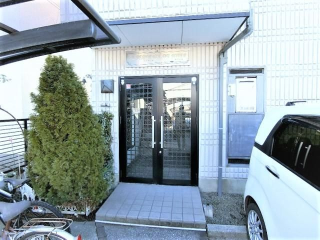 レジデンスホワイエのエントランス