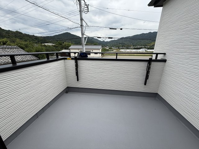 今宿上ノ原　新築戸建　７棟のバルコニー|洋室7.28帖に面したバルコニー