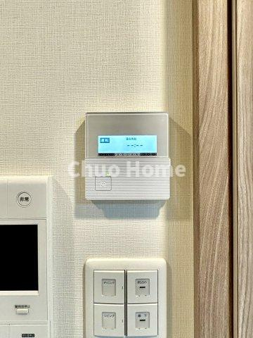 センチュリー北綾瀬の冷暖房・空調設備|【床暖房】冬は足元から暖めてくれる床暖房はエアコンとは違って埃が舞いませんので健康にも良さそうですね。