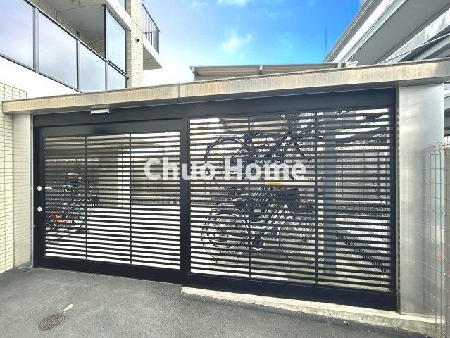 センチュリー北綾瀬の駐輪場|【自転車置き場】最新の空き状況や費用などの詳細は担当スタッフまでお問い合わせください。