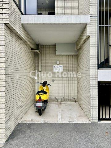 センチュリー北綾瀬の駐車場|【バイク置場】最新の空き状況や費用などの詳細は担当スタッフまでお問い合わせください。