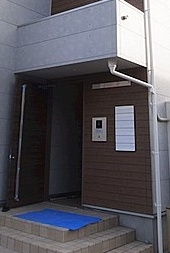 流山市平和台３丁目のアパートのエントランス