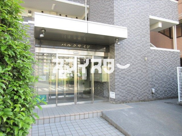 武蔵村山市大南２丁目の賃貸マンションのエントランス