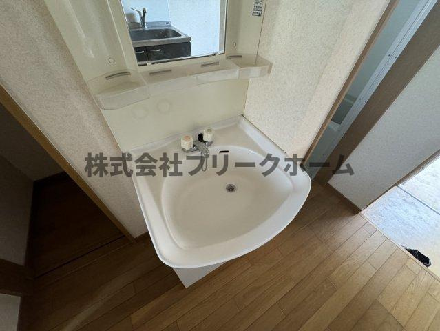 小金井市中町２丁目のアパートの洗面所