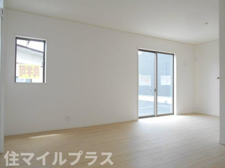 【居間・リビング】 | 郡山市富田町町内新築一戸建て3棟 | こちらの居間で趣味の時間をお楽しみください