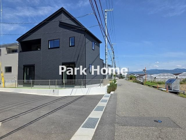 香南市野市町西野 -6期1棟- 新築戸建ての前面道路含む現地写真