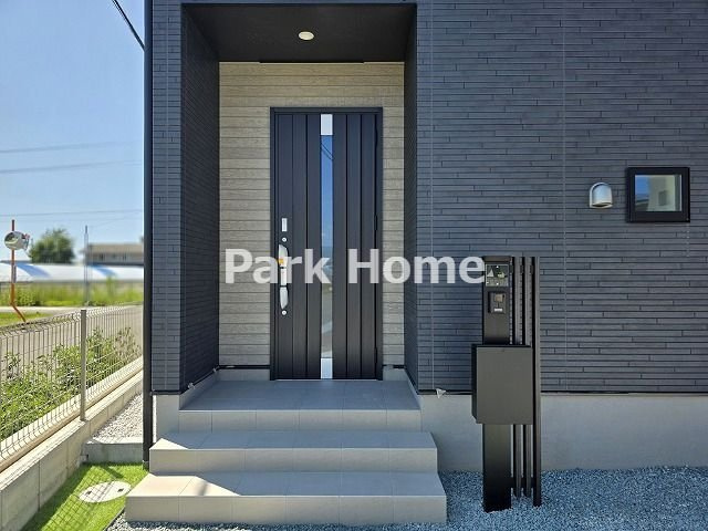 香南市野市町西野 -6期1棟- 新築戸建ての玄関