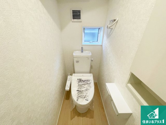 守山市川田町　第1期　新築一戸建てのトイレ|1・2階の2ヶ所にあるので、朝の忙しい時間の順番待ちもなく、深夜の利用にも大変便利です。