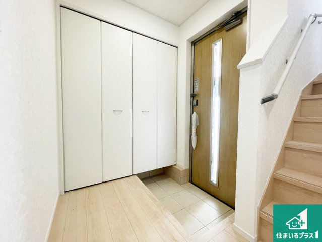 守山市川田町　第1期　新築一戸建ての玄関|シューズボックスにはたくさんの靴が収納できるので玄関周りはいつもスッキリ！ご家族が増えても安心！