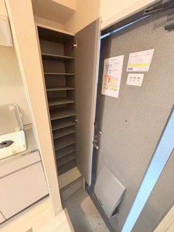 シャーメゾン・ペルレの玄関|★シューズボックス／同物件別号室写真★