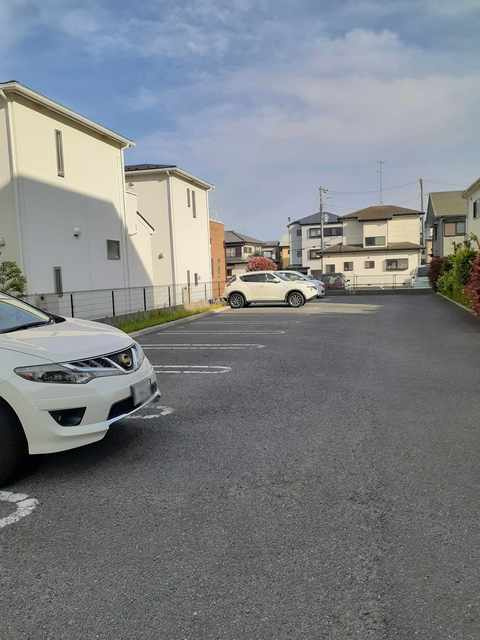 ブリアンコリーヌの駐車場