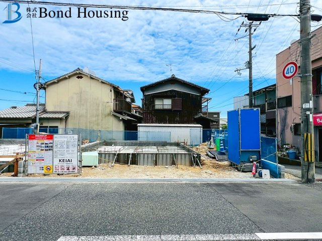 山電 東二見駅徒歩9分　駐車2台　魚住町西岡　1号棟　新築戸建の前面道路含む現地写真