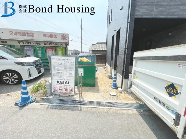 山電 東二見駅徒歩9分　LDK20帖　魚住町西岡　2号棟　新築戸建の前面道路含む現地写真