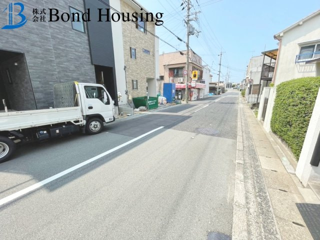 山電 東二見駅徒歩9分　LDK20帖　魚住町西岡　2号棟　新築戸建の前面道路含む現地写真
