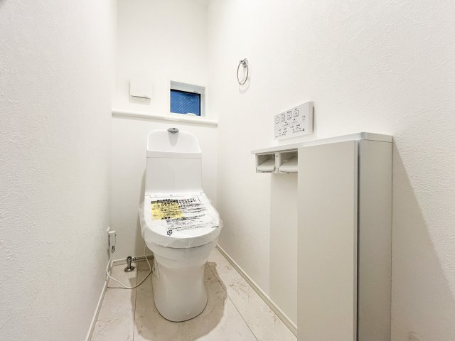 鶴見・駒岡Ⅲ　E号棟のトイレ|落ち着いた色調のトイレです