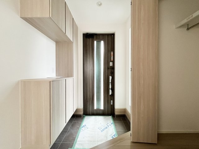 鶴見・駒岡Ⅲ　E号棟の玄関|シンプルで使いやすい玄関です