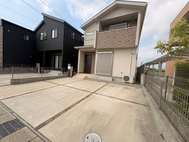 新前田戸建の駐車場