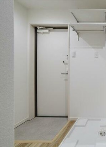 墨田区東向島１丁目のアパートの玄関