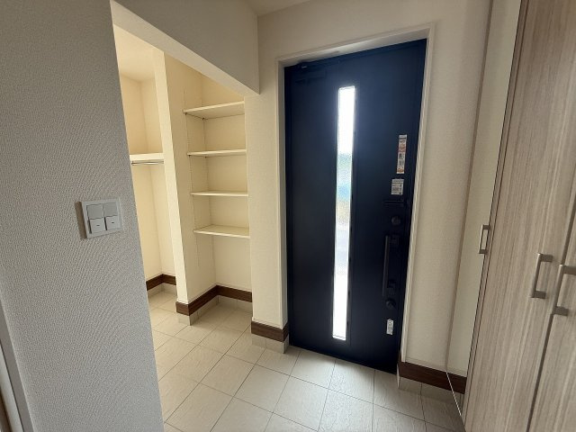 今宿上ノ原　新築戸建　７棟の玄関