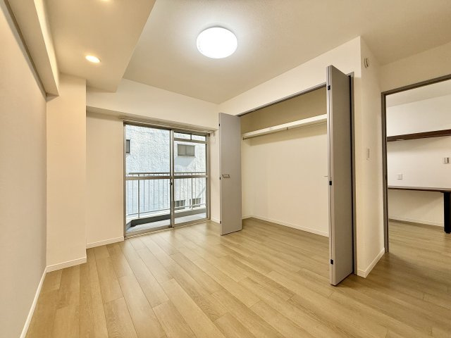 丸の内パークマンションの洋室