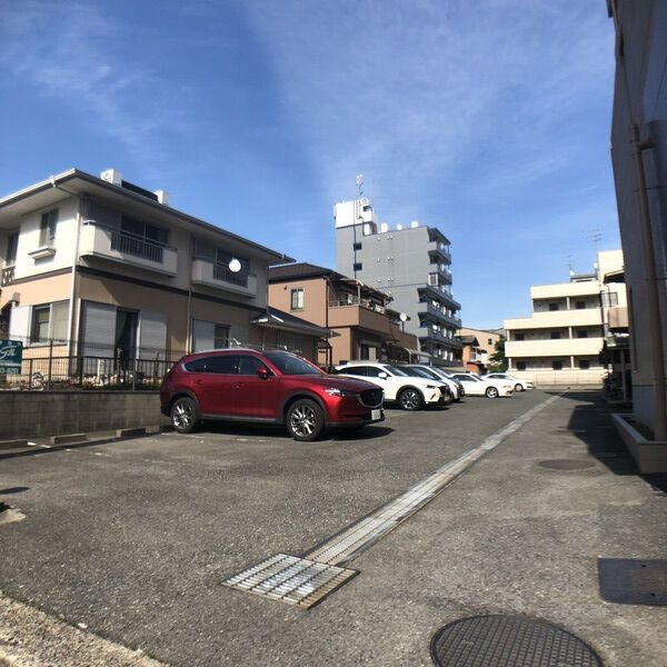 ファミール元柴田東町の駐車場