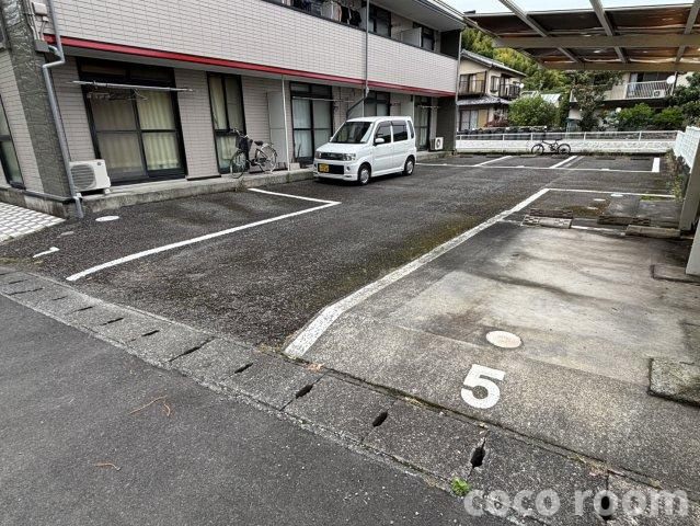 サワデーの駐車場