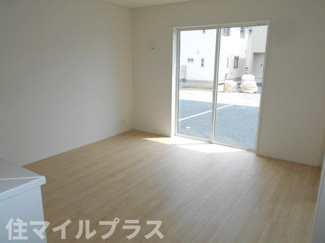 【居間・リビング】 | 郡山市安積町笹川新築一戸建て9棟 | こちらの居間で趣味の時間をお楽しみください