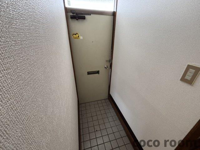コーポマスダの玄関