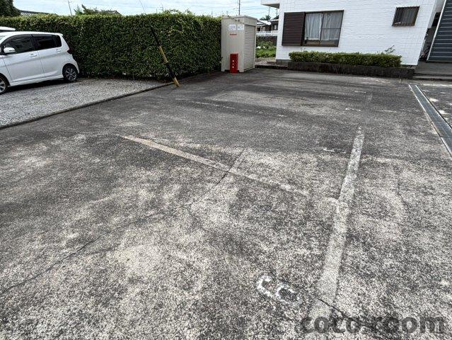 コーポマスダの駐車場
