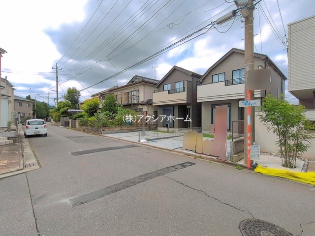 所沢市中新井5丁目・全2棟　新築一戸建　B号棟の前面道路含む現地写真
