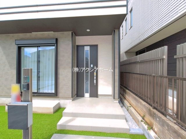 所沢市中新井5丁目・全2棟　新築一戸建　B号棟の玄関