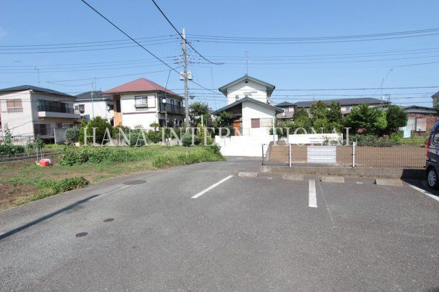 シャトルKの駐車場