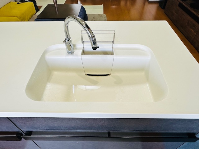 奈良市古市町　中古戸建のキッチン|お料理中でも使いやすい便利なタッチ水栓仕様。