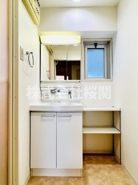 東建ニューハイツ港南中央の独立洗面台