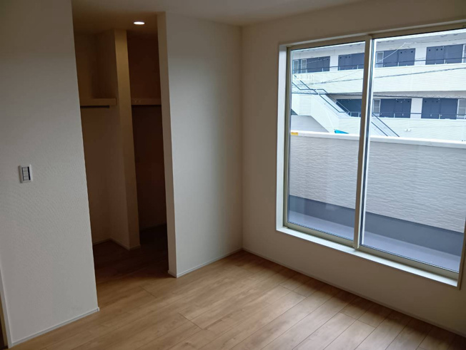 【洋室】 | 沼津市東間門 新築建売分譲住宅 建物＋土地 TW06192 | 沼津市東間門　2号棟　２階6.1帖　※令和8年9月25日撮影