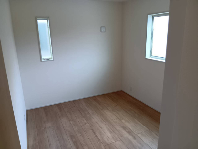 【洋室】 | 沼津市東間門 新築建売分譲住宅 建物＋土地 TW06192 | 沼津市東間門　2号棟　２階北5.4帖　※令和8年9月25日撮影