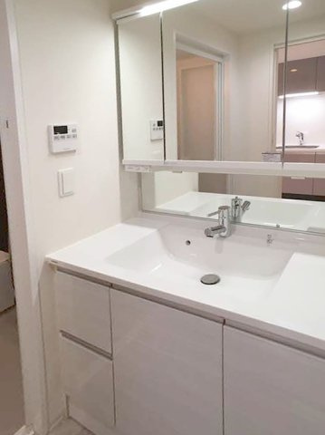神戸Harborside　萬利Residenceの洗面所