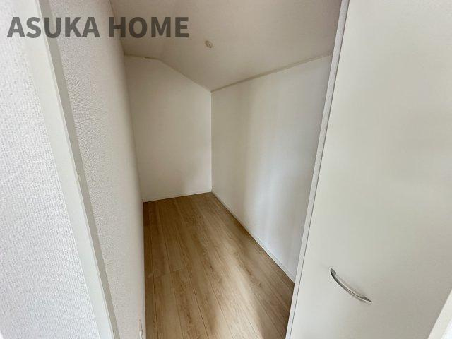 緑区上山　第７の収納|衣類や箱物や思い出の品もたっぷり収納できるので、整理整頓にも◎。室内干しルームにも良さそうです。